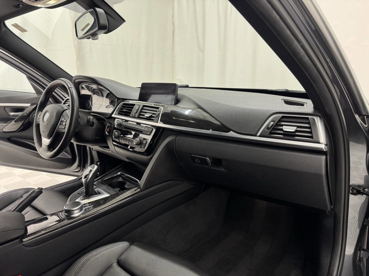 Used 2017 BMW 330i Sedan image 18