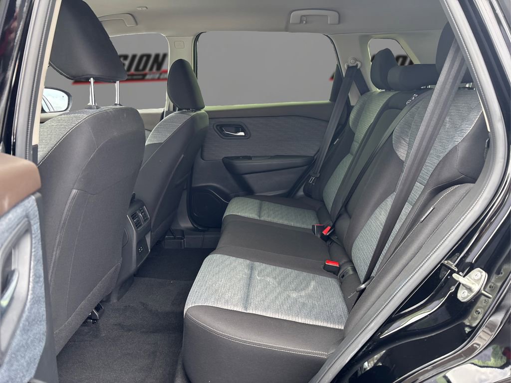 Used 2023 Nissan Rogue SV image 10