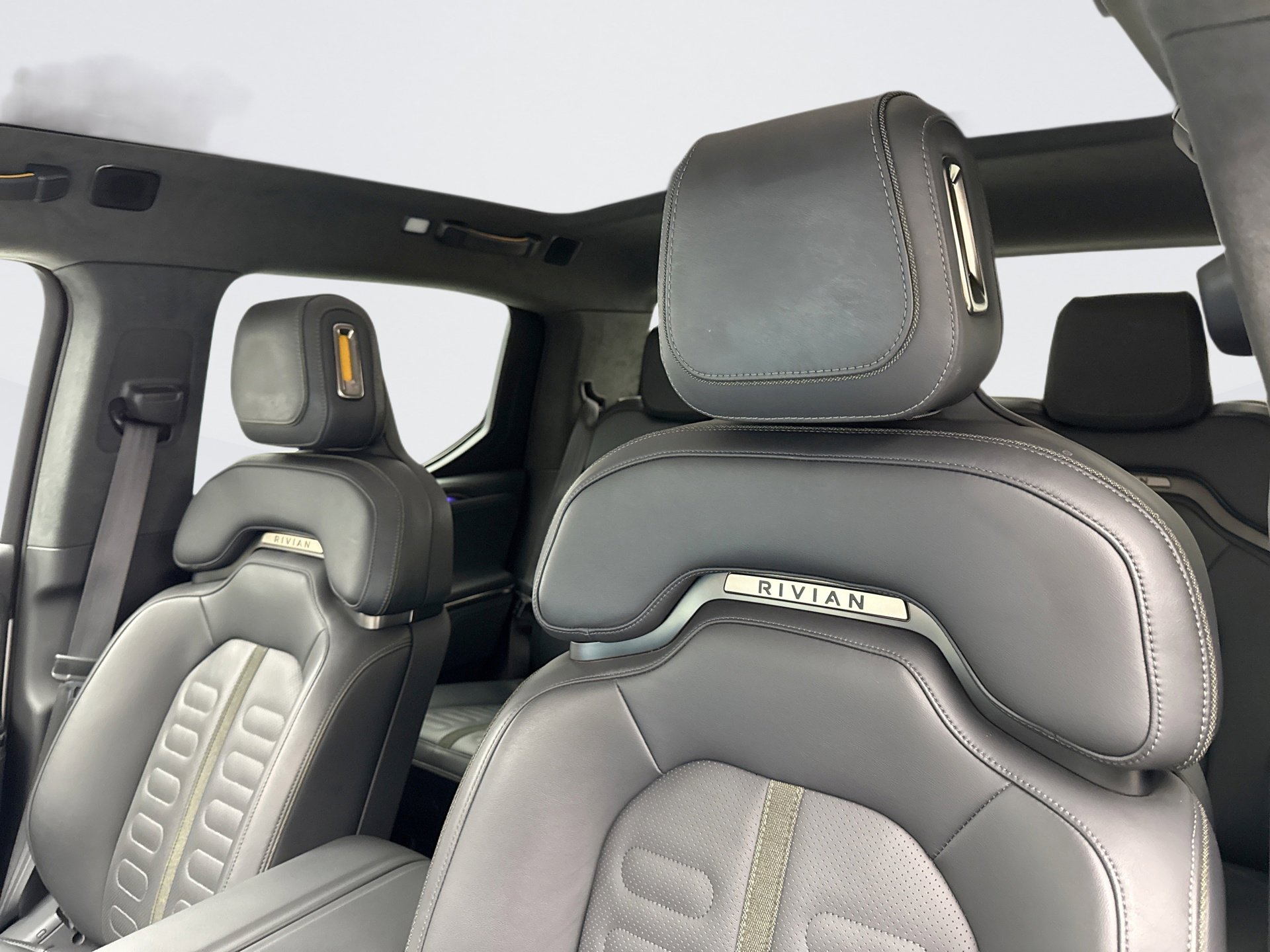 Used 2022 Rivian R1T Adventure image 10