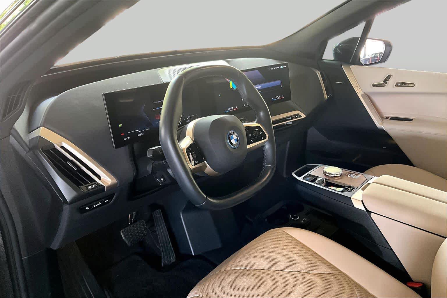Used 2024 BMW iX xDrive50 w/ Premium Package AWD/4WD image 16
