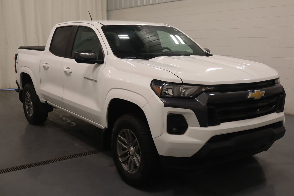 Used 2023 Chevrolet Colorado LT w/ LT Convenience Package II AWD/4WD image 2