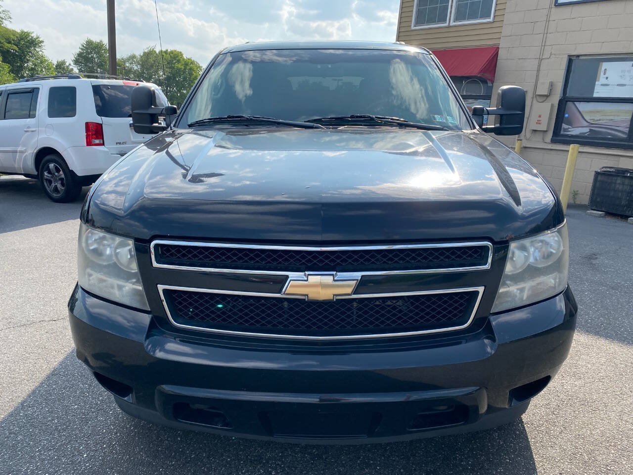 Used 2011 Chevrolet Suburban 2500 LS w/ Skid Plate Package AWD/4WD image 8