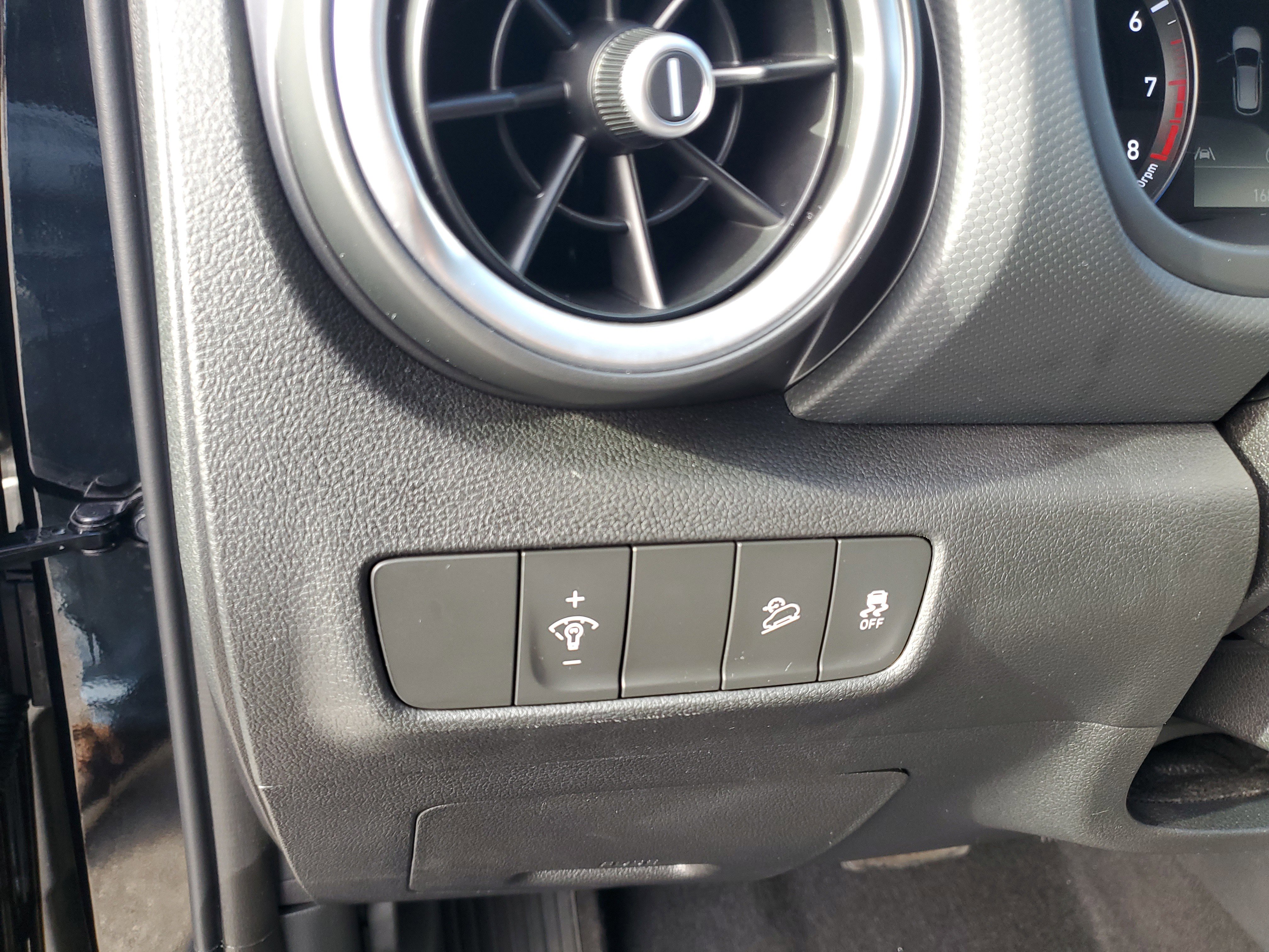 Used 2023 Hyundai Kona SE w/ Cargo Package image 26