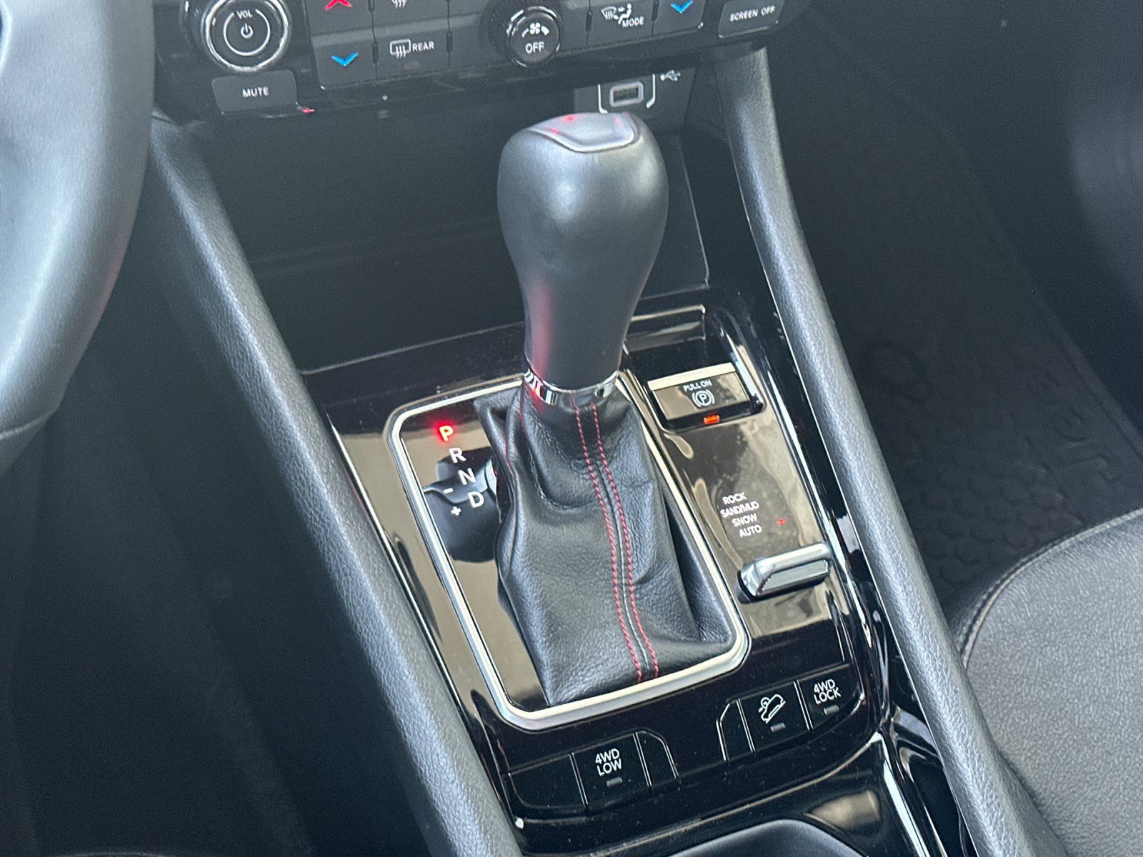 Used 2024 Jeep Compass Trailhawk image 20