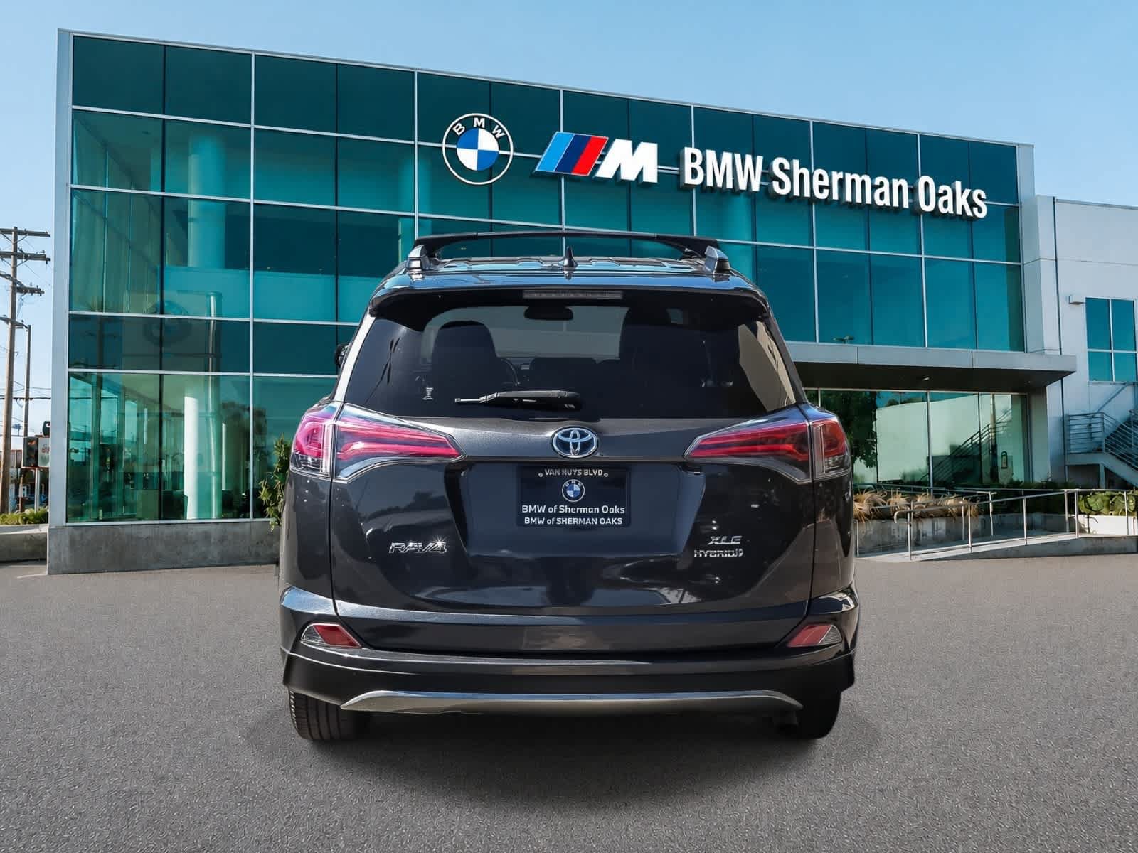 Used 2017 Toyota RAV4 XLE w/ Carpet Mat Package AWD/4WD image 10