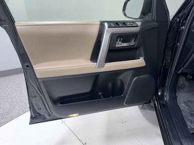 Used 2022 Toyota 4Runner SR5 Premium w/ Moonroof Package AWD/4WD image 12