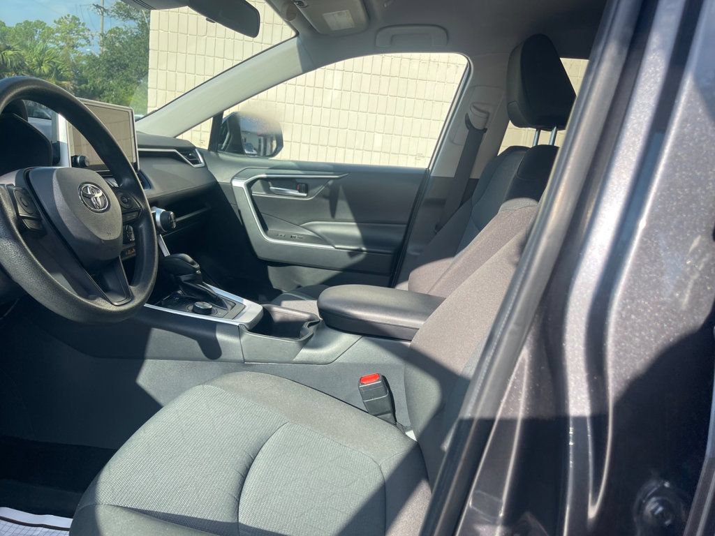 Used 2025 Toyota RAV4 XLE AWD/4WD image 11