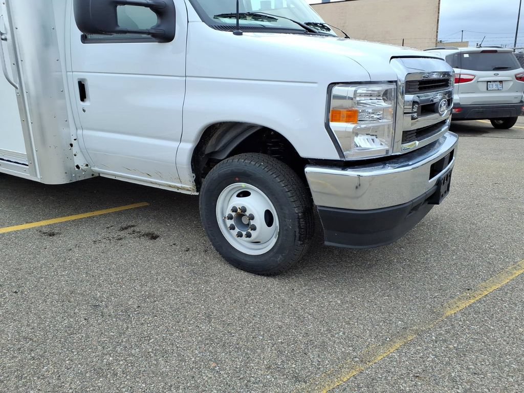 New 2027 Ford E-450 and Econoline 450 Super Duty w/ Power Equipment Group RWD image 4