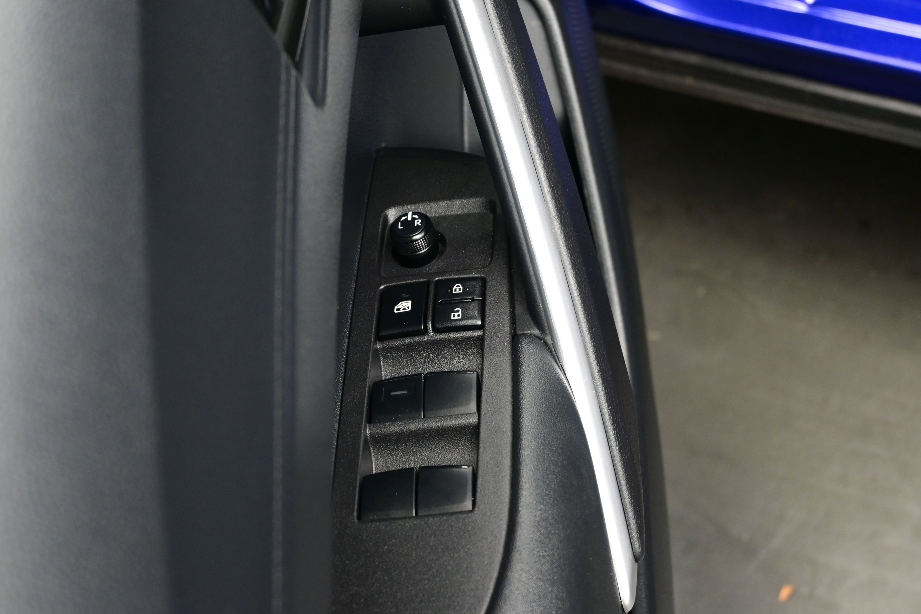 Used 2024 Toyota Corolla Cross AWD Hybrid image 10
