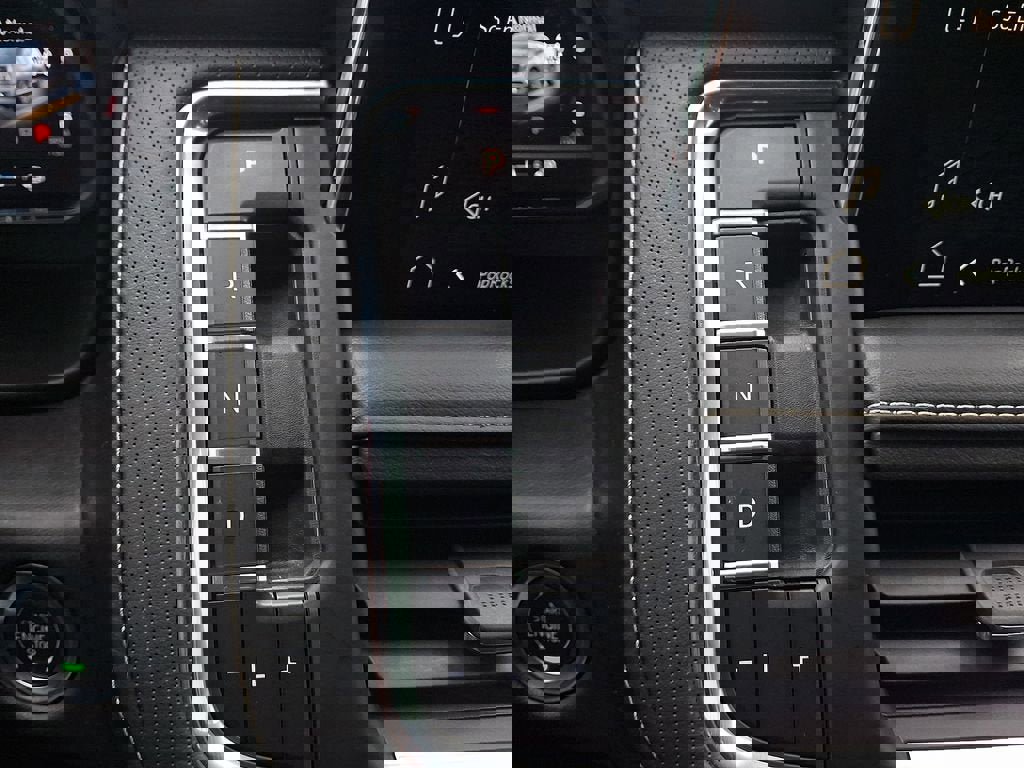 Certified 2024 GMC Yukon SLT w/ SLT Luxury Package image 15