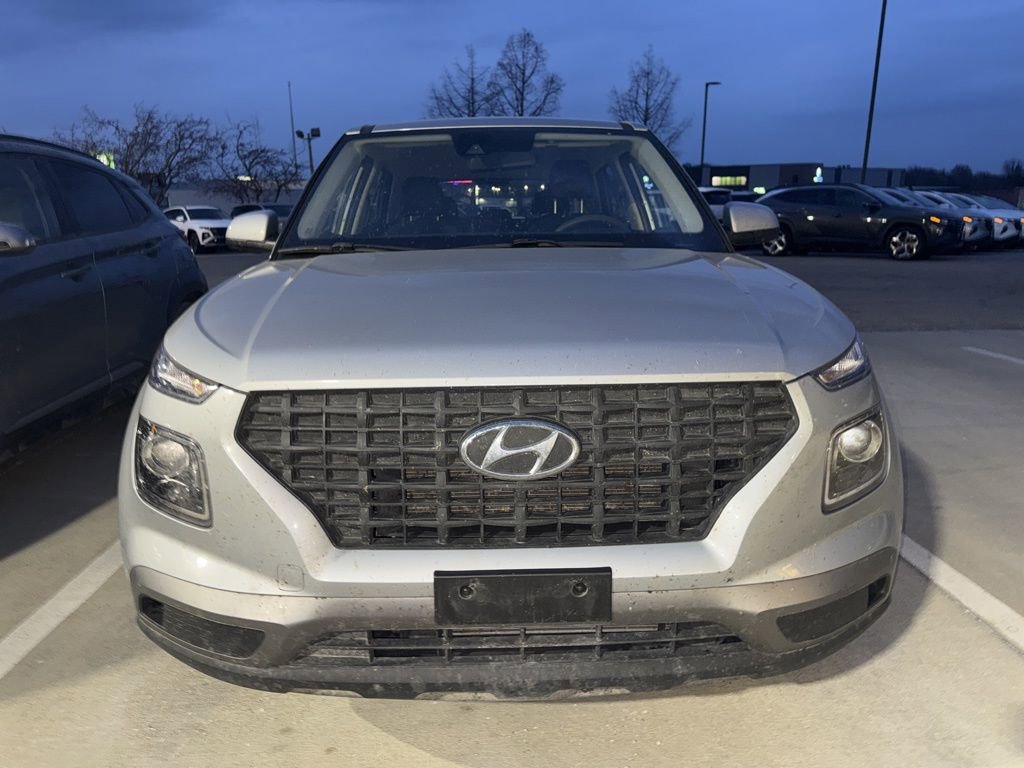 Used 2020 Hyundai Venue SE image 2