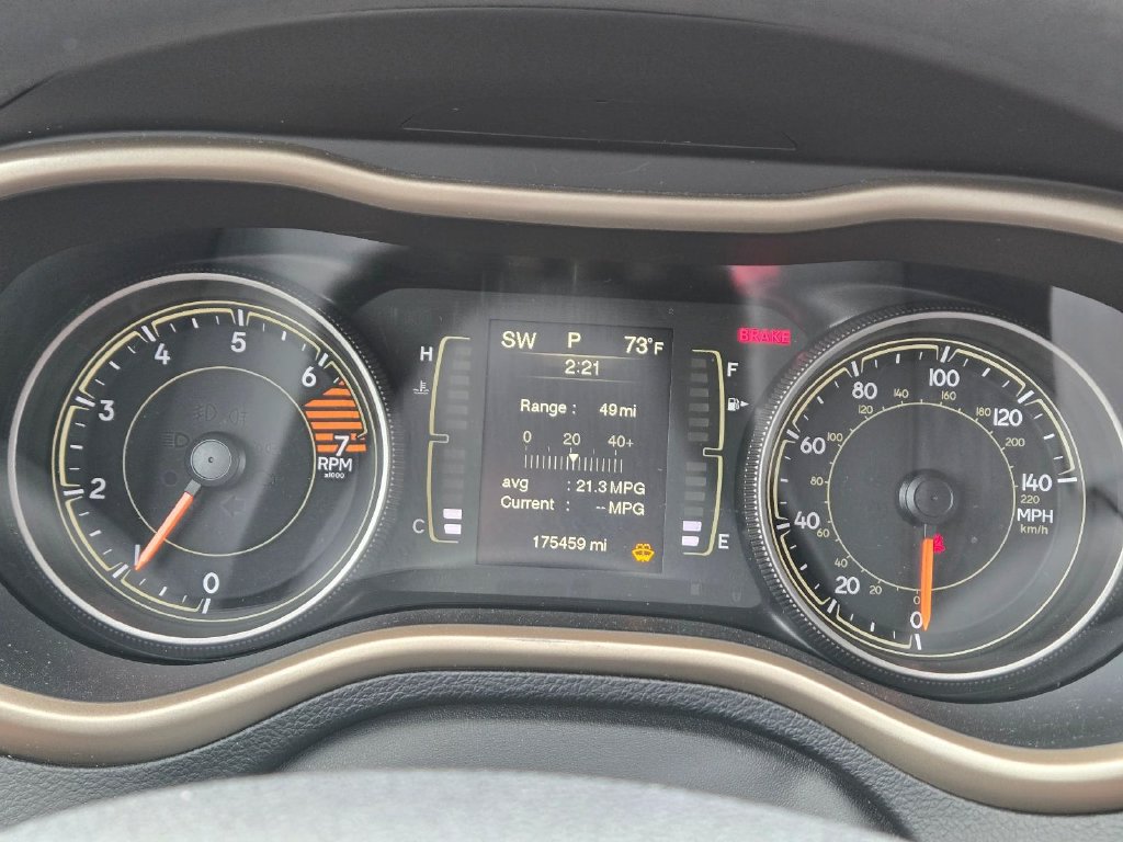 Used 2018 Jeep Cherokee Latitude FWD image 23