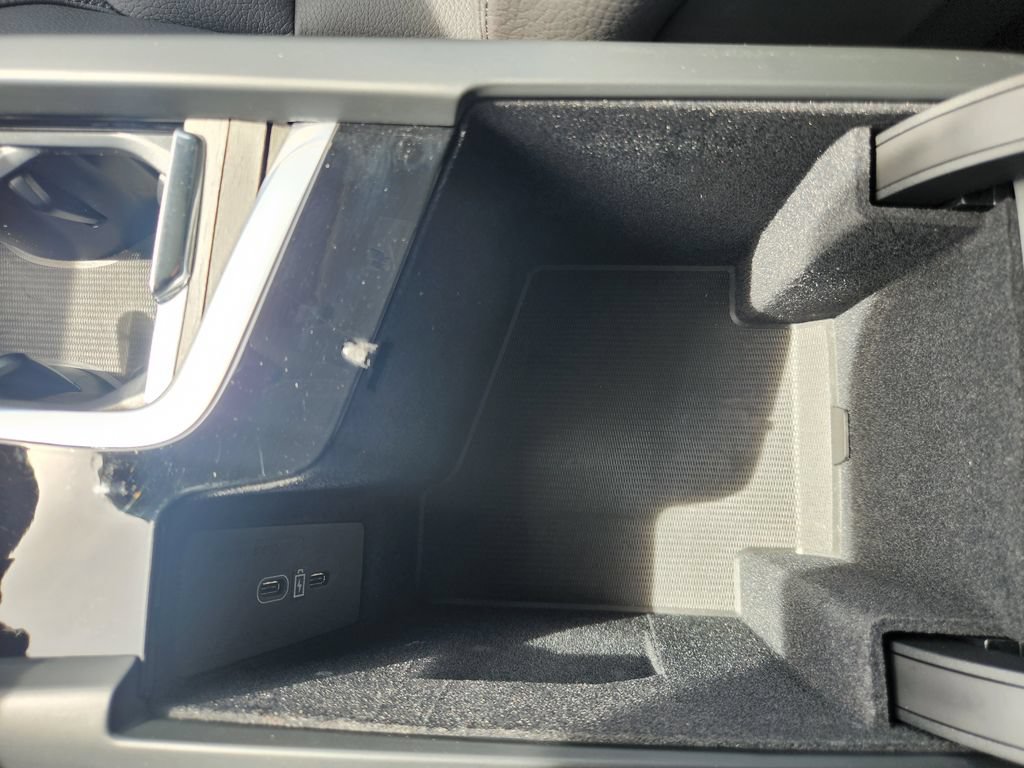 Certified 2025 Volvo XC60 B5 Plus AWD/4WD image 35