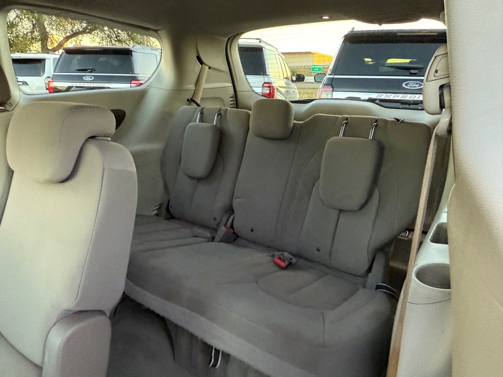 Used 2017 Chrysler Pacifica LX image 15