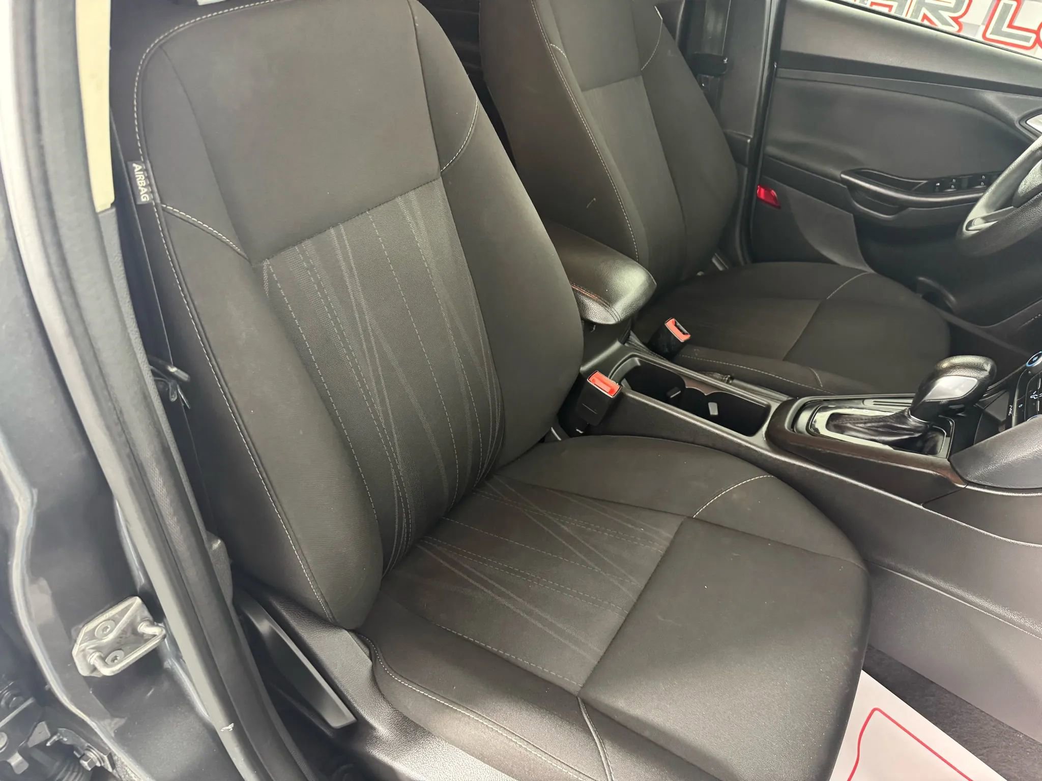 Used 2018 Ford Focus SE FWD image 31