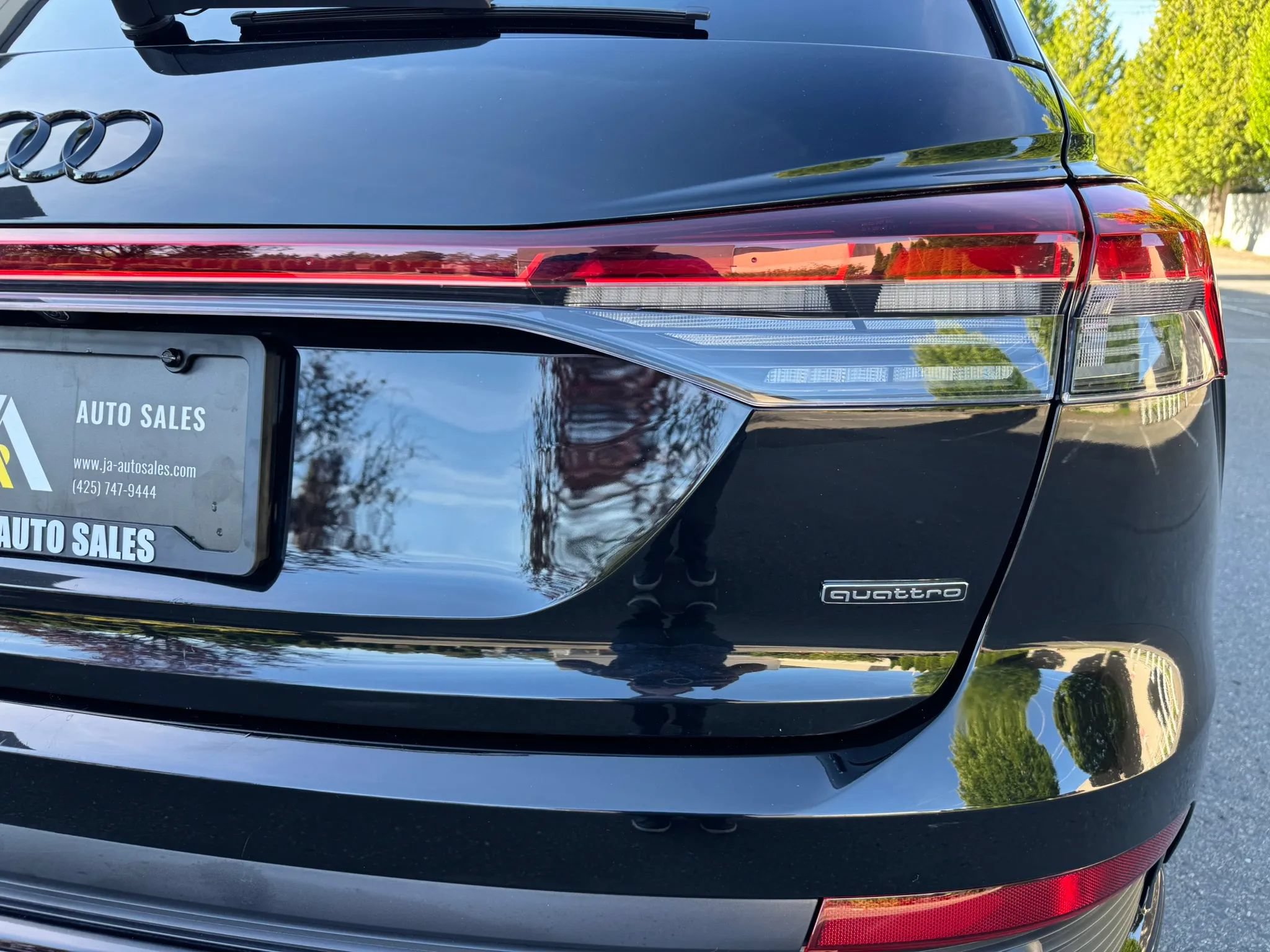 Used 2022 Audi Q4 e-tron Premium Plus w/ Premium Plus AWD/4WD image 19
