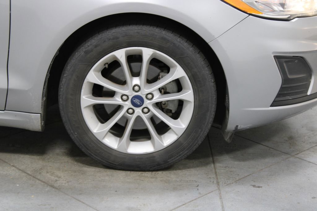 Used 2020 Ford Fusion SE image 12