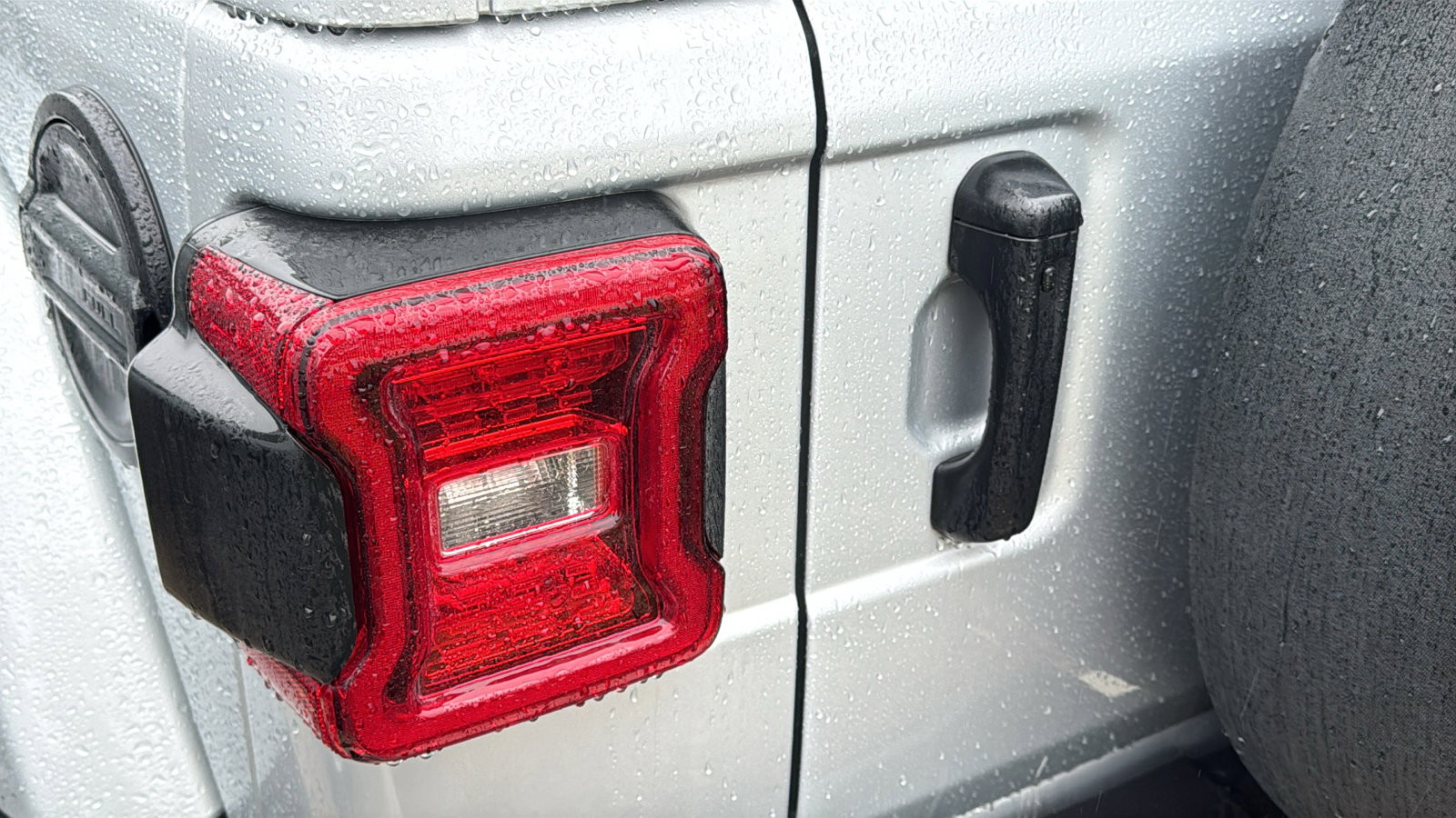 Used 2024 Jeep Wrangler Sahara w/ Technology Group image 14