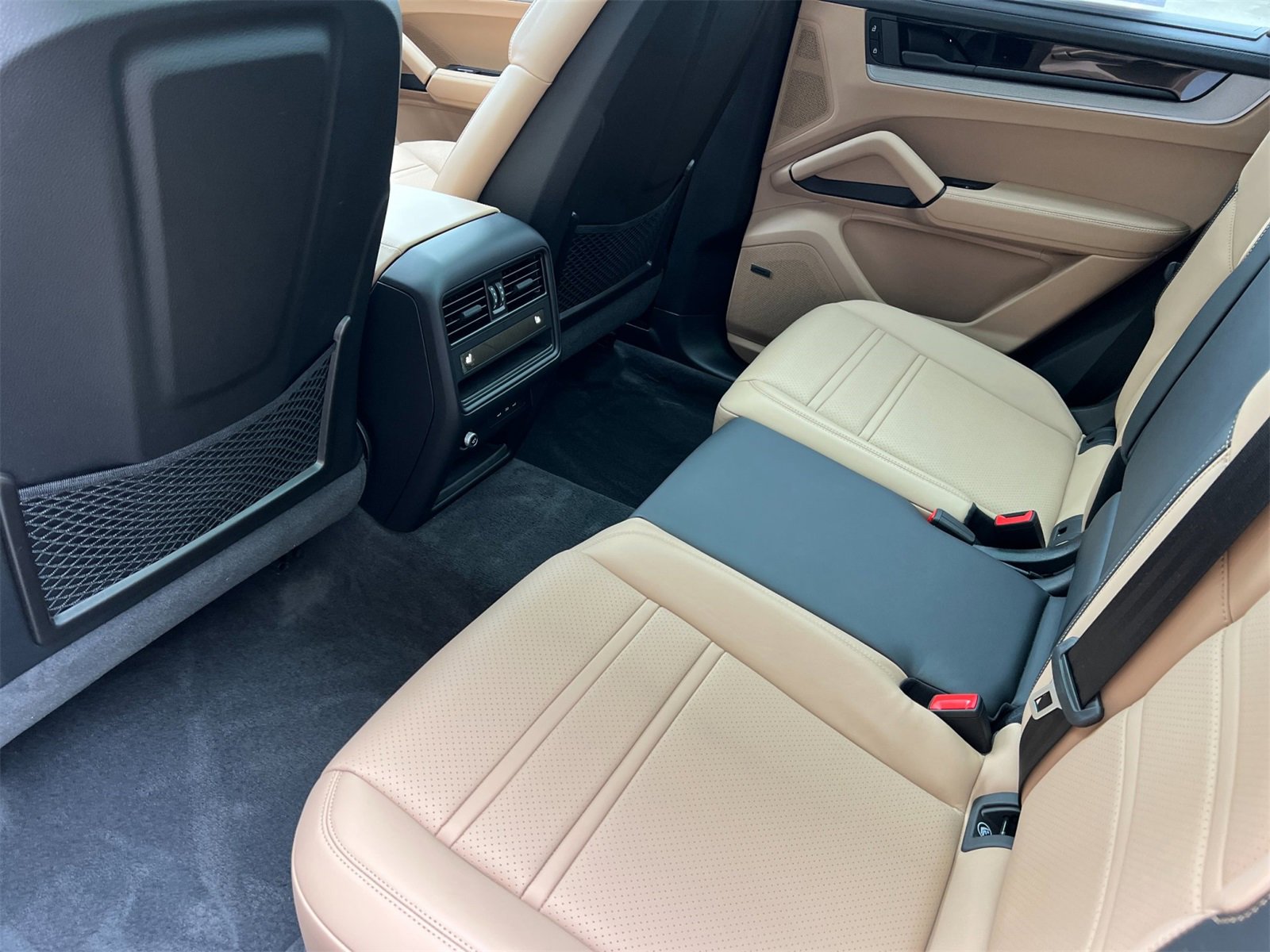 Certified 2025 Porsche Cayenne image 14