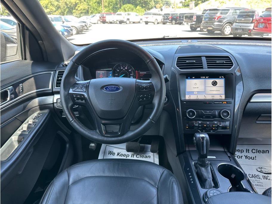 Used 2018 Ford Explorer XLT w/ Equipment Group 202A image 11
