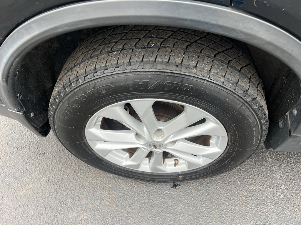 Used 2016 Nissan Rogue SV image 12