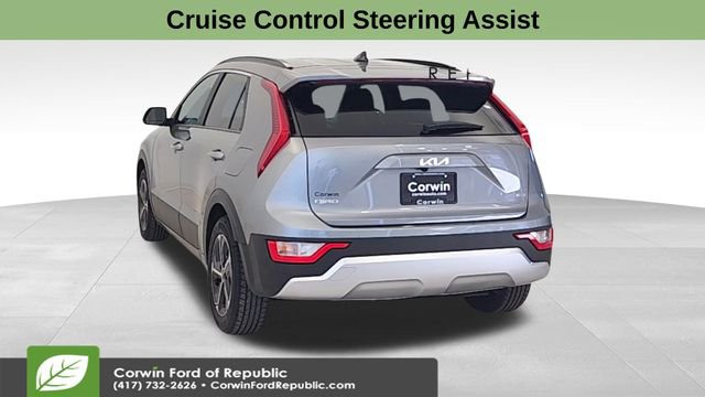 Used 2024 Kia Niro LX image 7