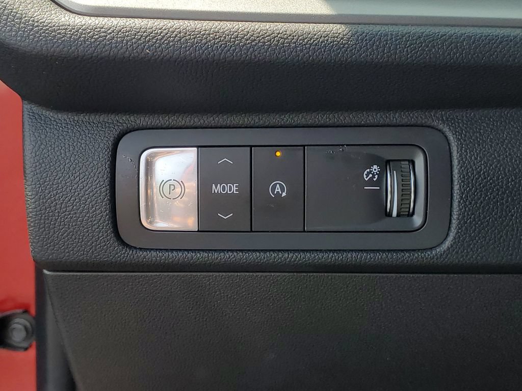 Used 2025 Chevrolet Traverse LT w/ Driver Confidence Package FWD image 8