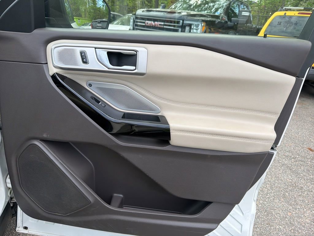 Used 2023 Ford Explorer Platinum w/ Technology Package AWD/4WD image 33