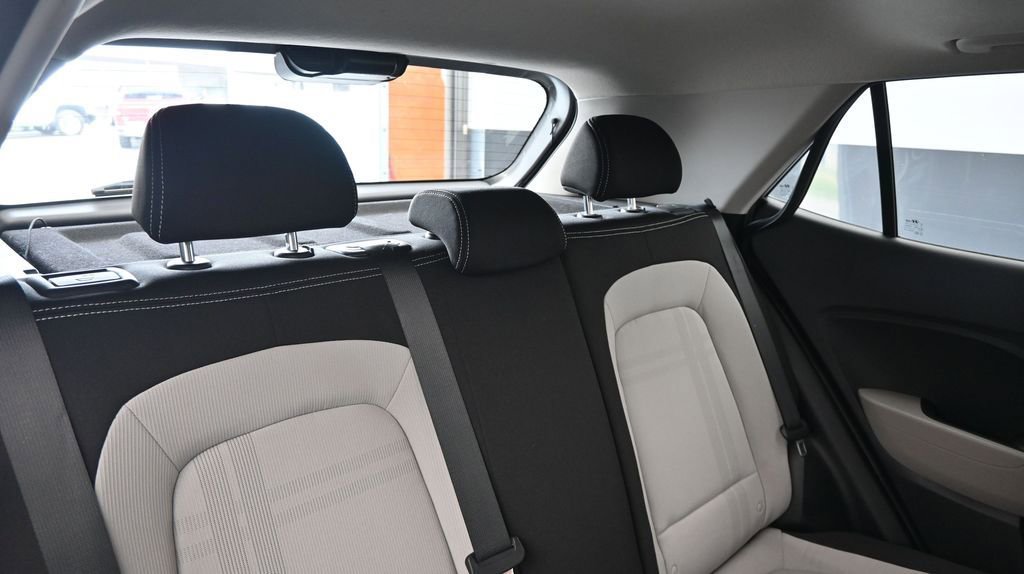 Used 2023 Hyundai Venue SEL FWD image 14