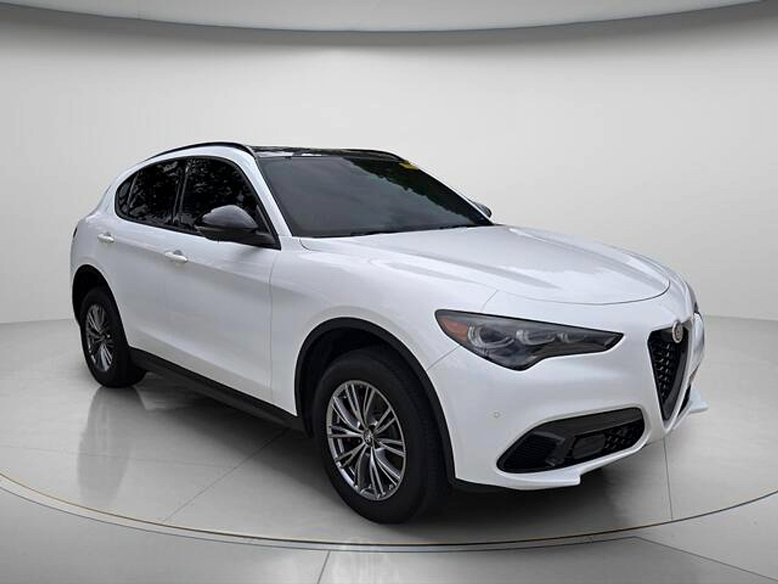 Used 2024 Alfa Romeo Stelvio Sprint RWD image 4