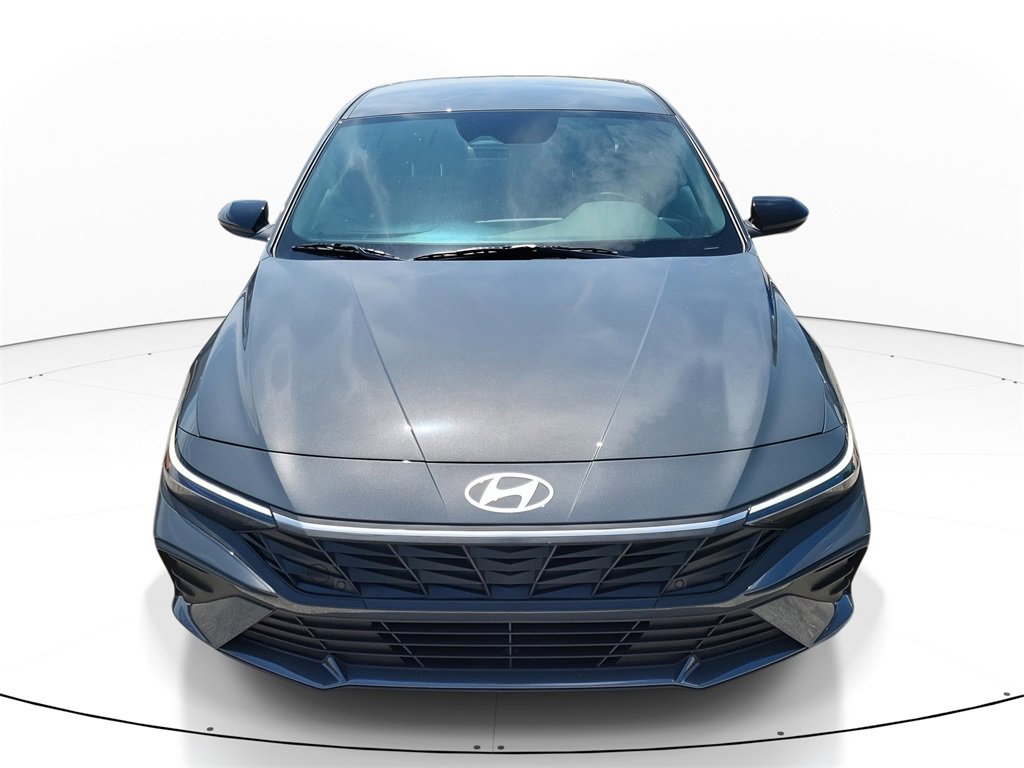 Used 2025 Hyundai Elantra Sport image 2