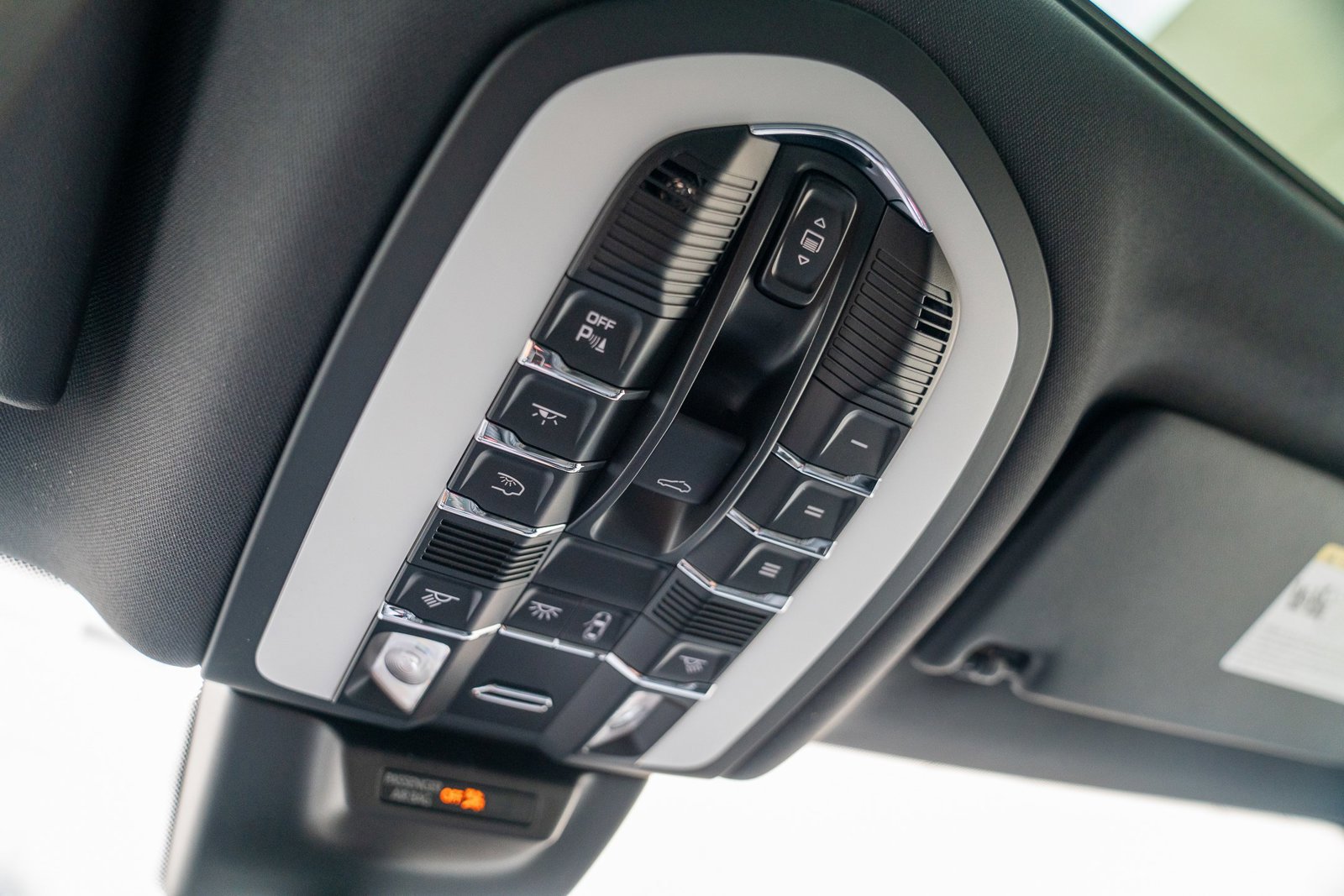 Certified 2025 Porsche Macan image 19