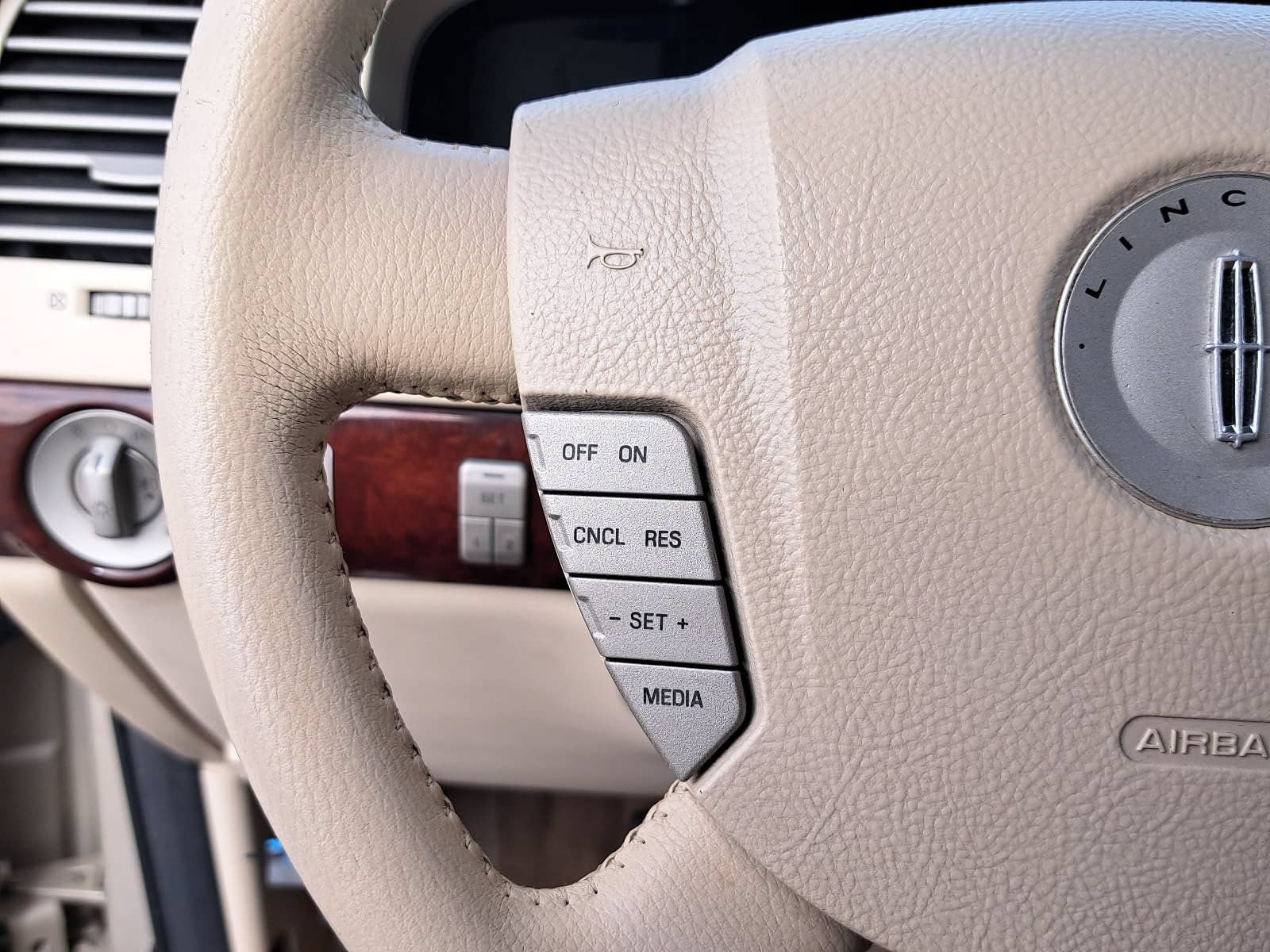 Used 2004 Lincoln Aviator 2WD image 19