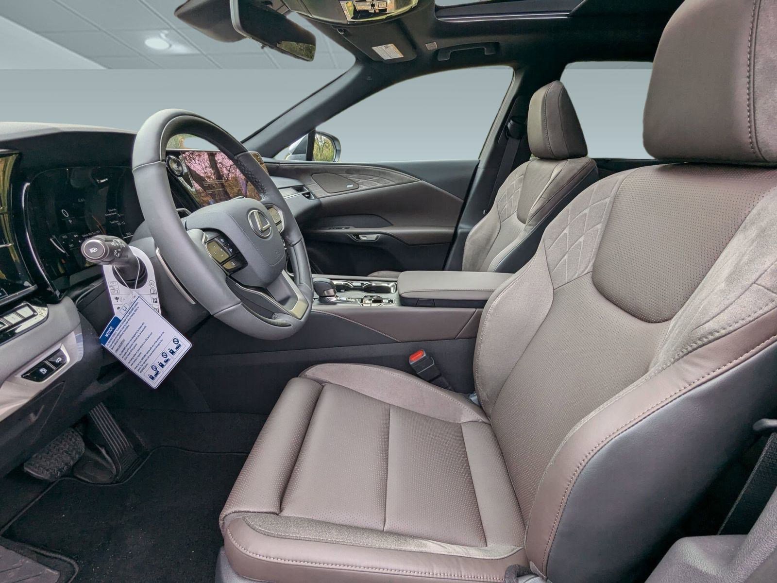 New 2025 Lexus RX 350 w/ Luxury Package image 5