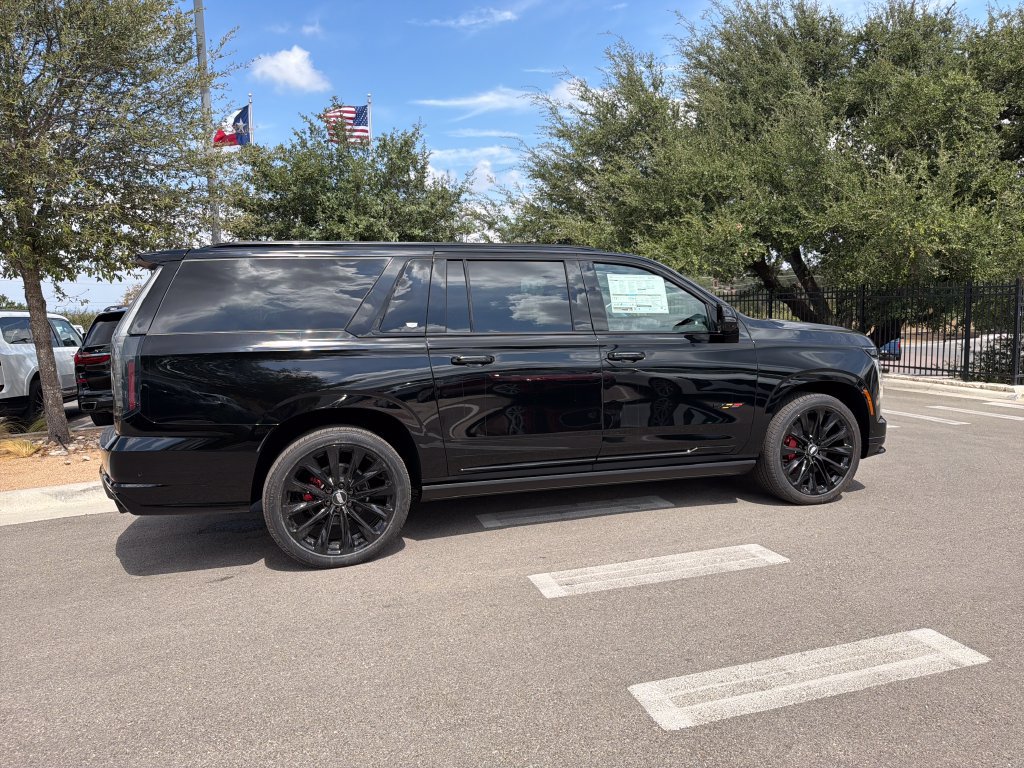 New 2026 Cadillac Escalade ESV V w/ LPO, ONYX Package AWD/4WD image 10