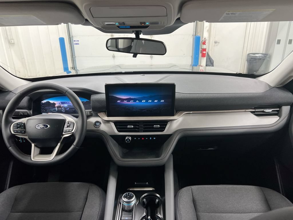 Used 2025 Ford Explorer Active AWD/4WD image 10