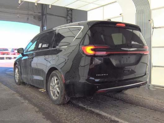 Used 2024 Chrysler Pacifica Touring-L video 3
