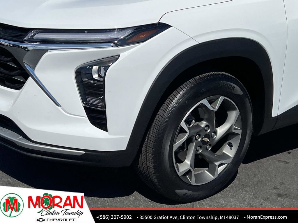 Used 2025 Chevrolet Trax LT w/ Driver Confidence Package FWD image 9