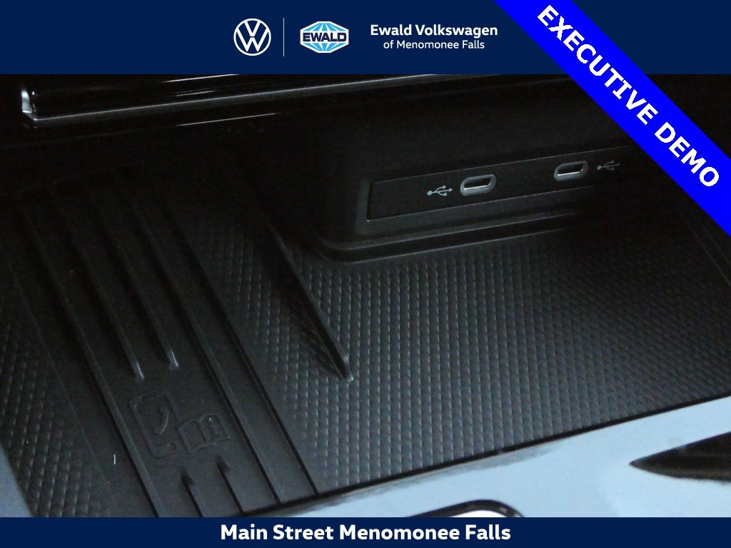 Certified 2025 Volkswagen Atlas SE image 16