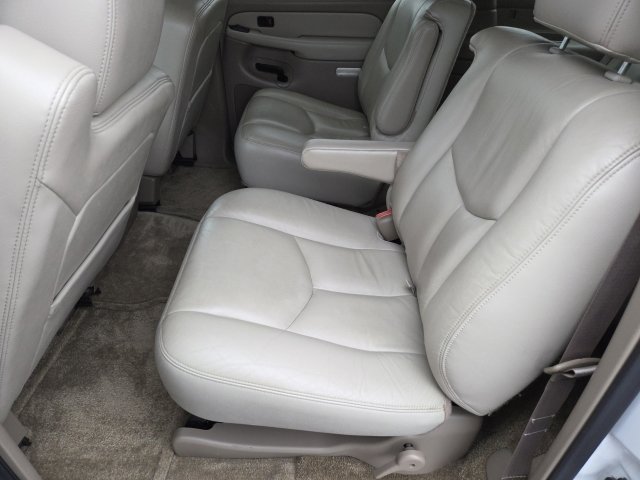 Used 2003 Chevrolet Suburban 2500 LT w/ LT Preferred Equipment Group AWD/4WD image 13