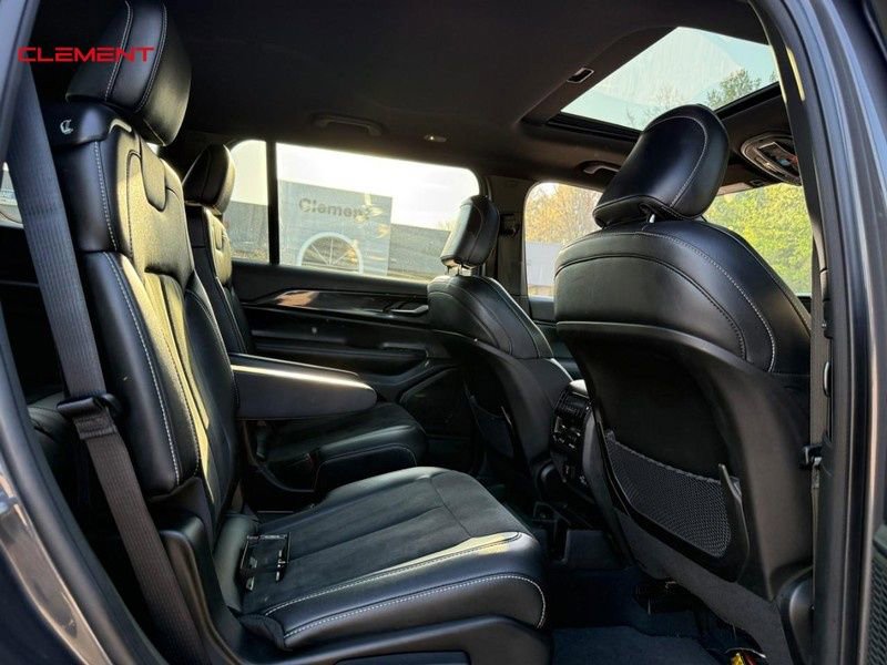 Used 2023 Jeep Grand Cherokee L Laredo AWD/4WD image 12