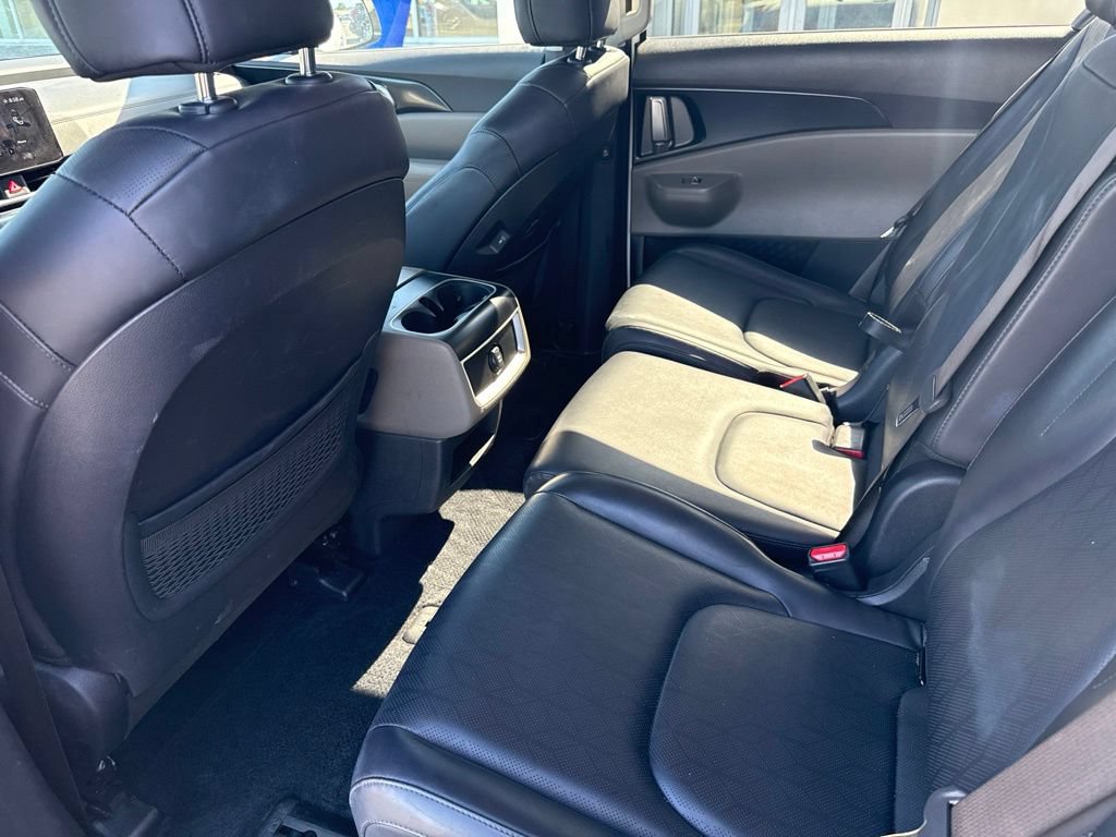 Used 2025 Kia Carnival FWD image 27