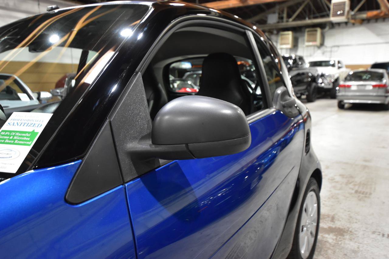 Used 2016 smart fortwo pure RWD image 29