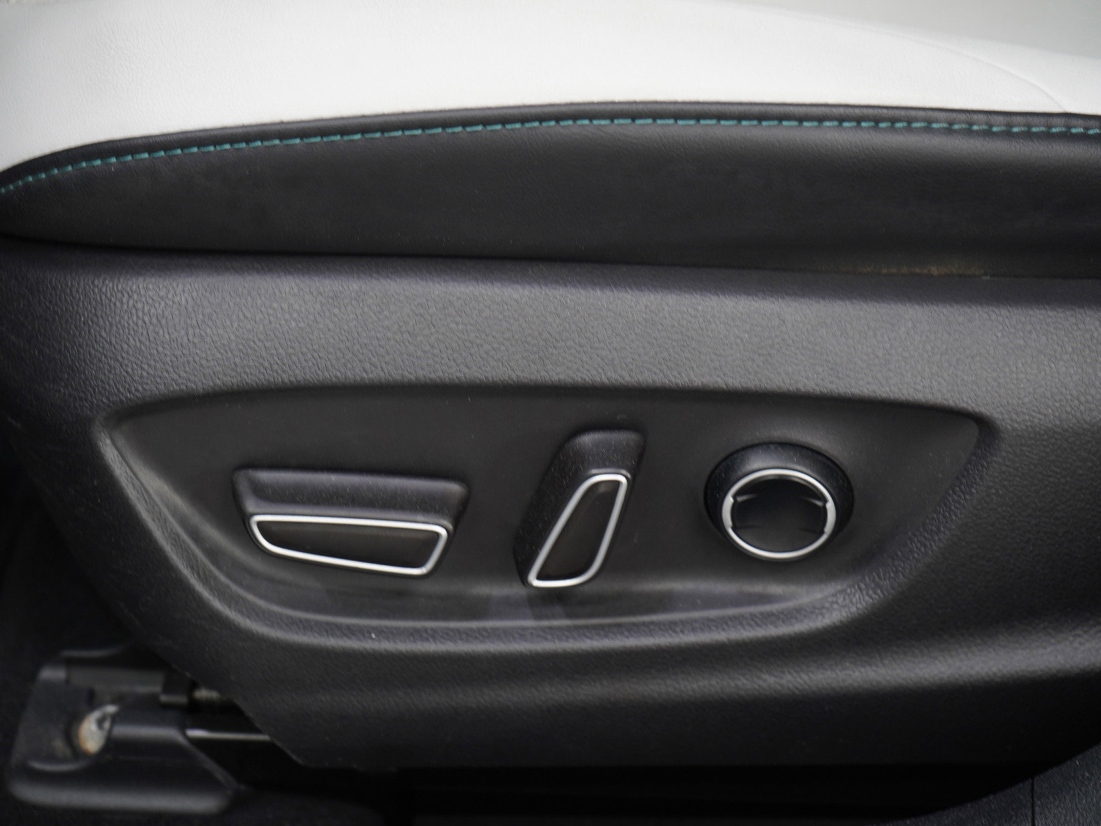 Used 2018 Toyota Prius Four w/ Advanced Technology Package FWD image 22