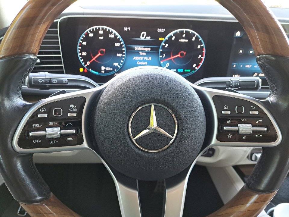 Used 2022 Mercedes-Benz GLS 580 4MATIC image 29