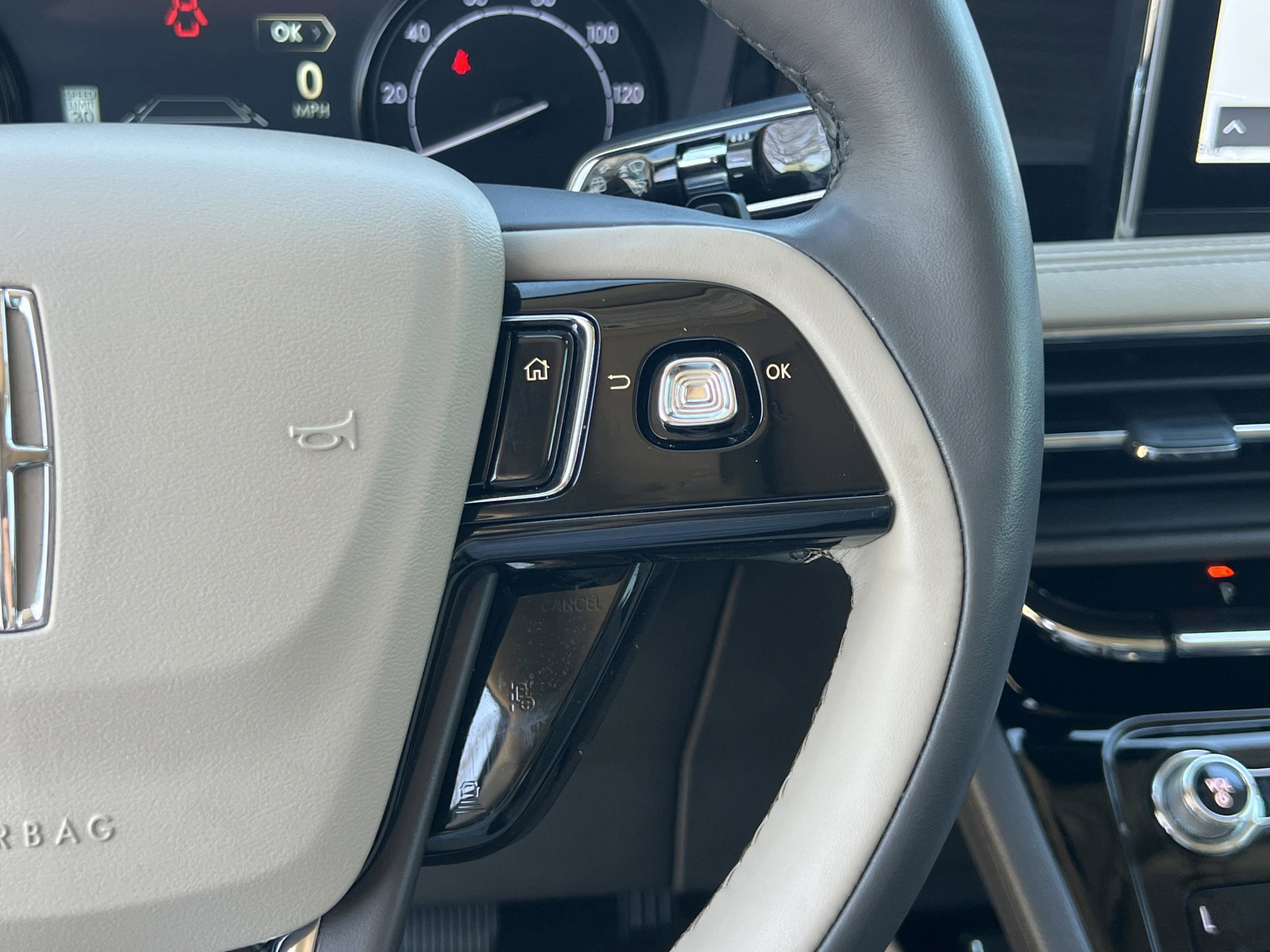 Used 2020 Lincoln Corsair Reserve image 12