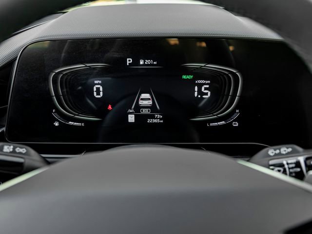 Used 2023 Kia Niro SX image 16