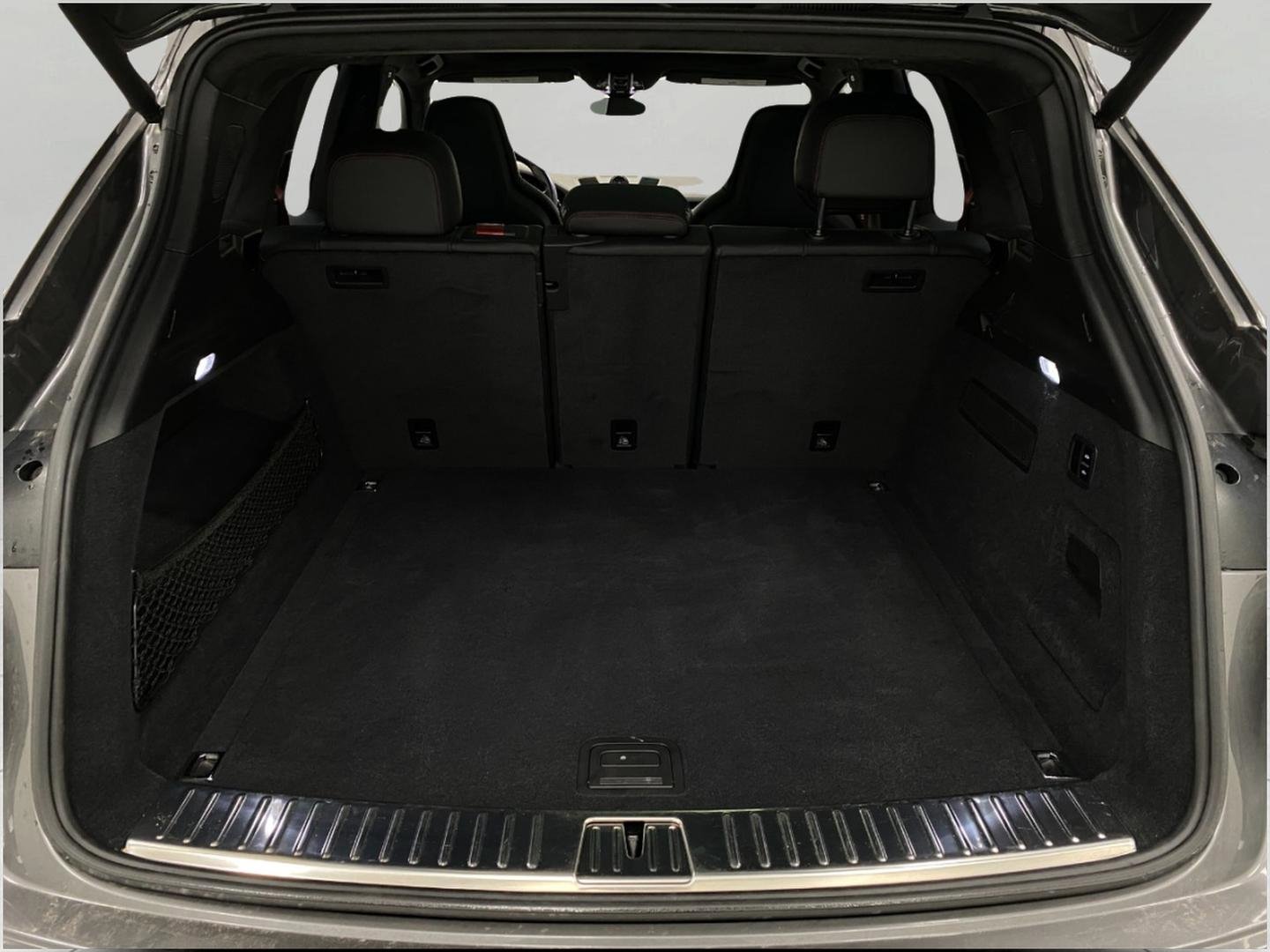 Used 2019 Porsche Cayenne Turbo image 9