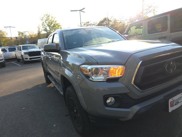 Used 2020 Toyota Tacoma SR5 w/ Technology Package AWD/4WD image 3