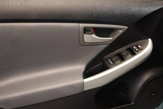 Used 2015 Toyota Prius Five image 9